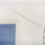 wall Crack above the door that looks growing everyday: Extensive cracks require urgent fixes